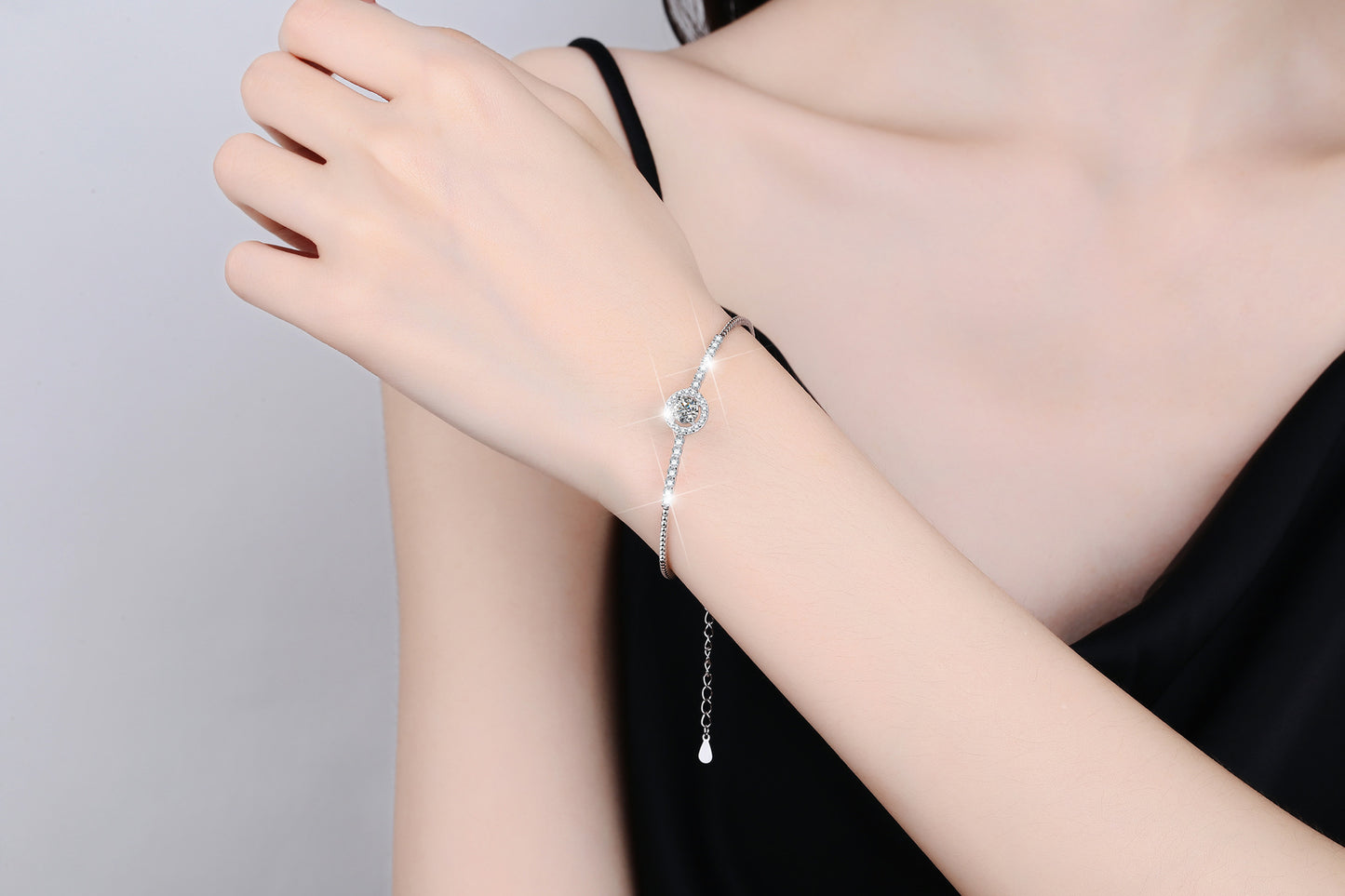 Moissanite Bracelet Plated PT950 Round Gra Elegant Live Streaming Manufacturer Wholesale Cross-Border Bracelet S925 Sterling Silver Bangle