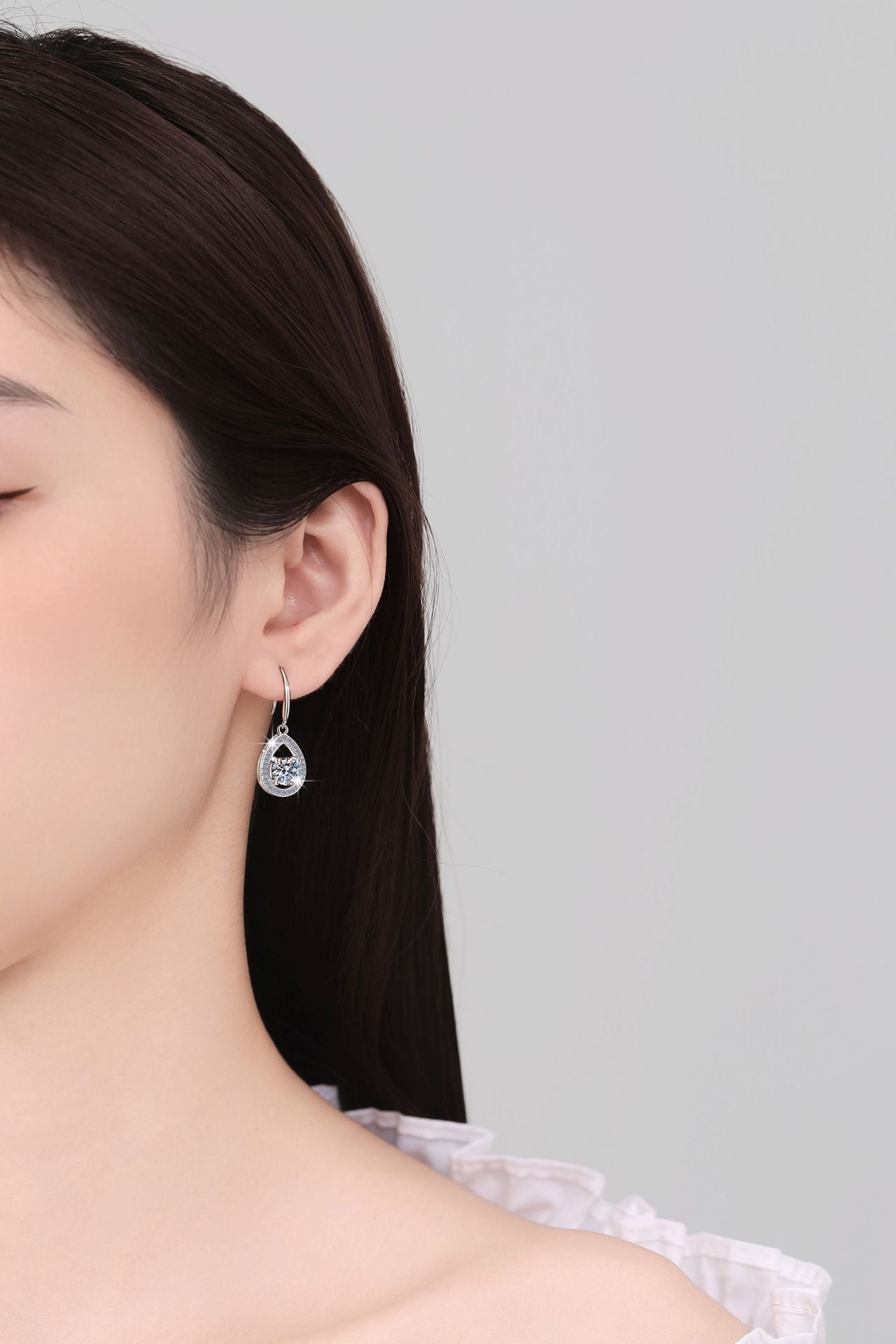 1 Carat Earrings with High-End Feel, Round Cut Moissanite 925 Silver Stud Earrings for Women