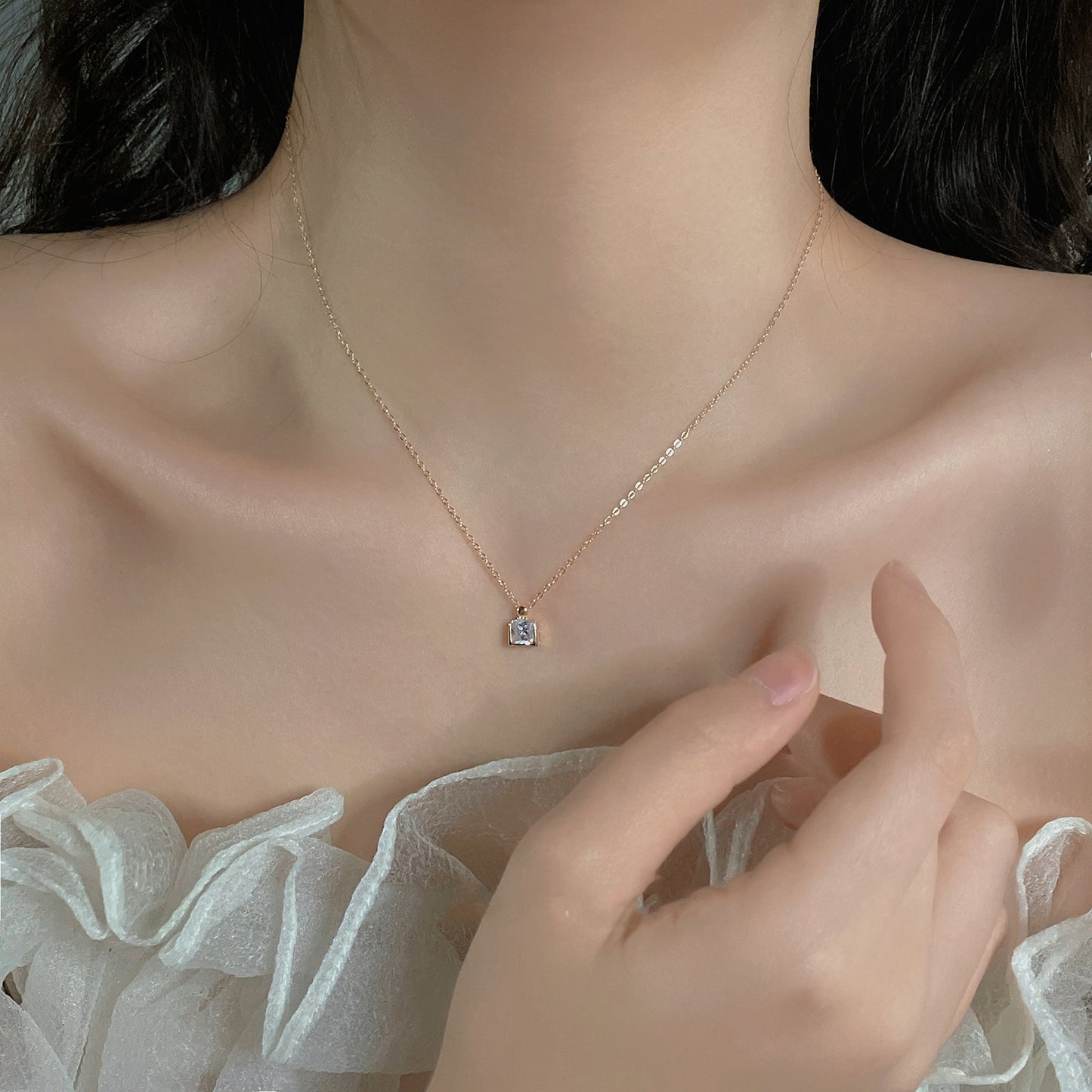 Single Zircon Perfume Bottle Necklace for Women
