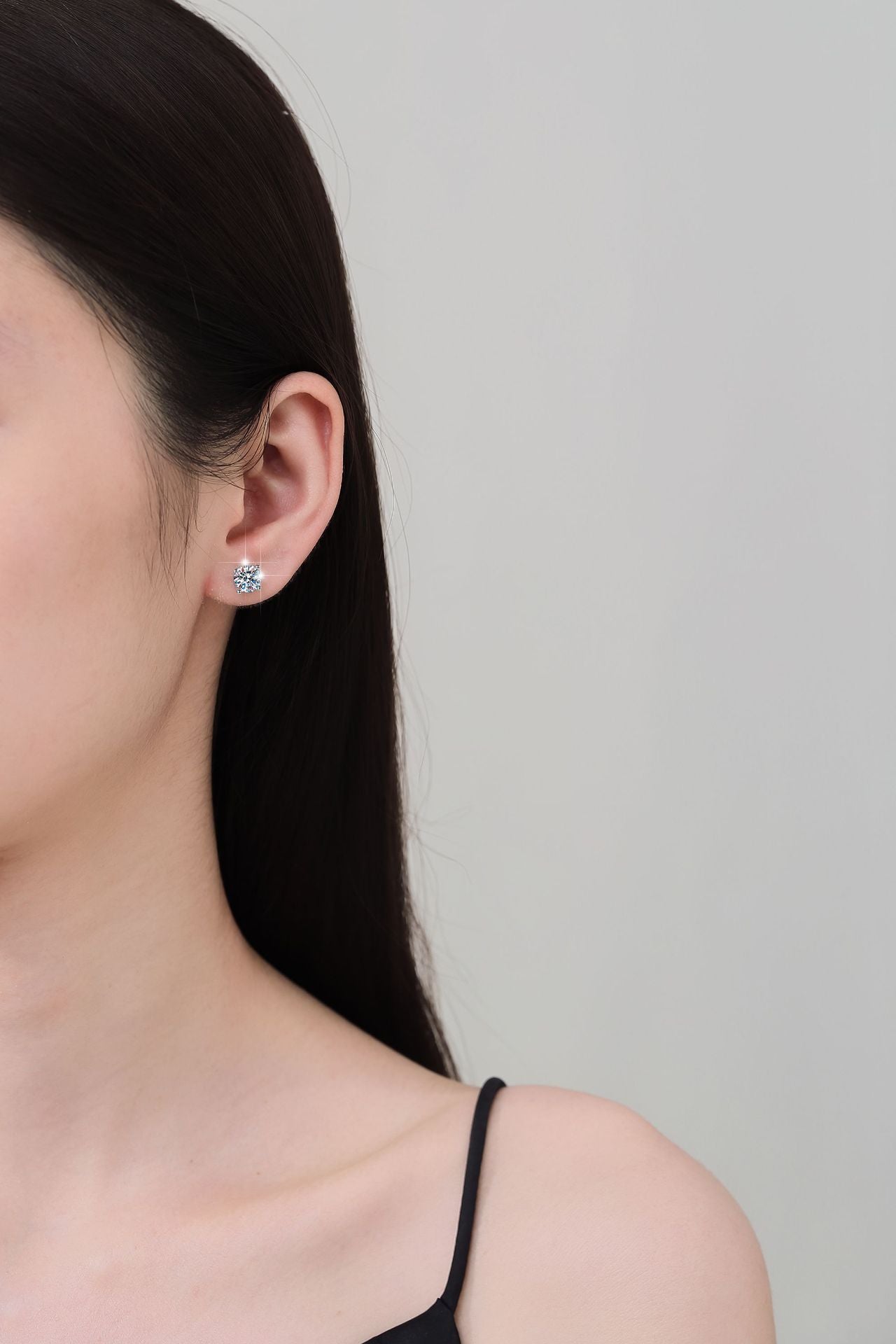 New S925 Sterling Silver Earrings Four-Prong Fashion Simple Jewelry  High-End Jewelry Wholesale Moissanite Earrings for Women