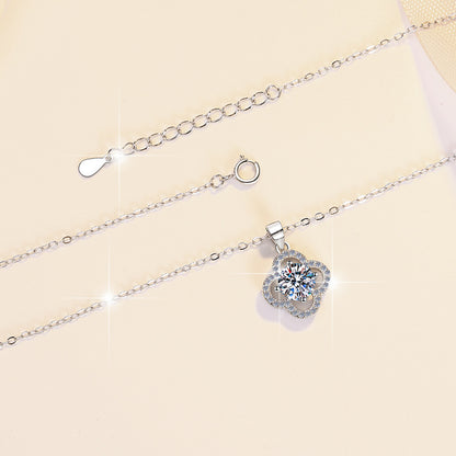 Source 925 Sterling Silver Clavicle Chain Women's Four-Leaf Clover Fashion 1 Carat Moissanite Pendant Necklace