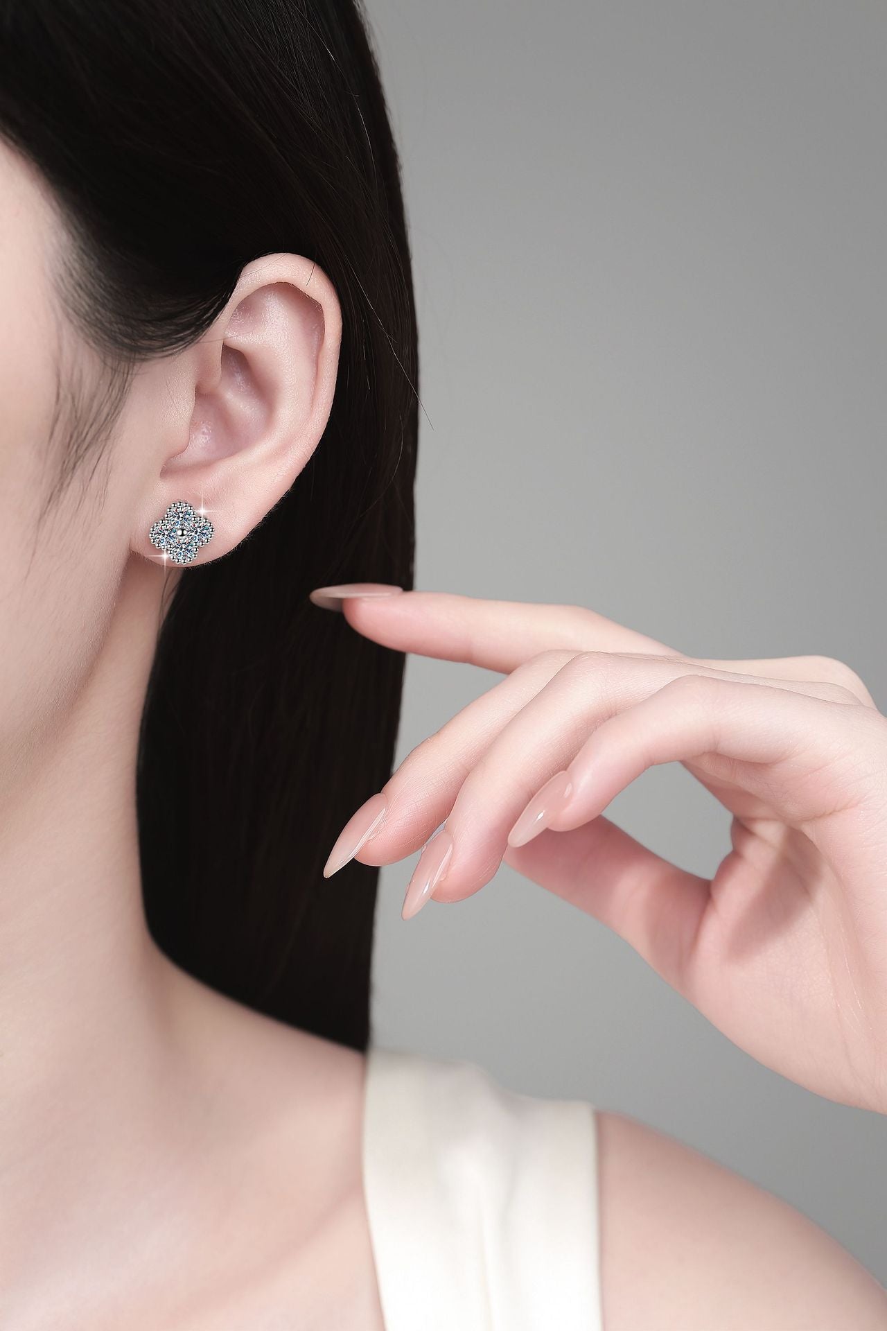 S925 Sterling Silver Earrings Four-Leaf Clover Inlaid with Moissanite Light Luxury Fashion Jewelry Moissanite Earrings for Women