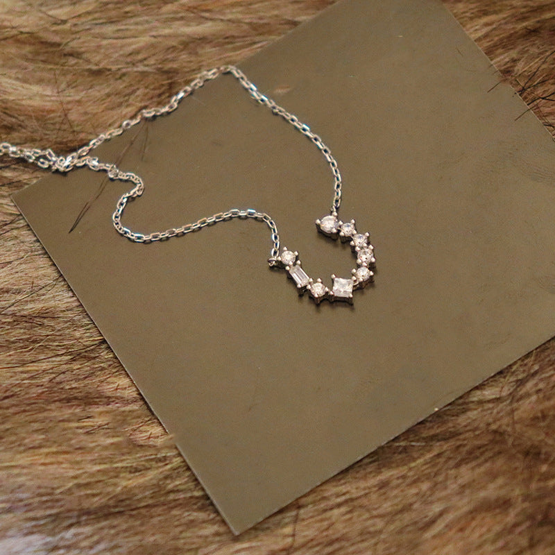 U-shaped Horseshoe Buckle Necklace for Women