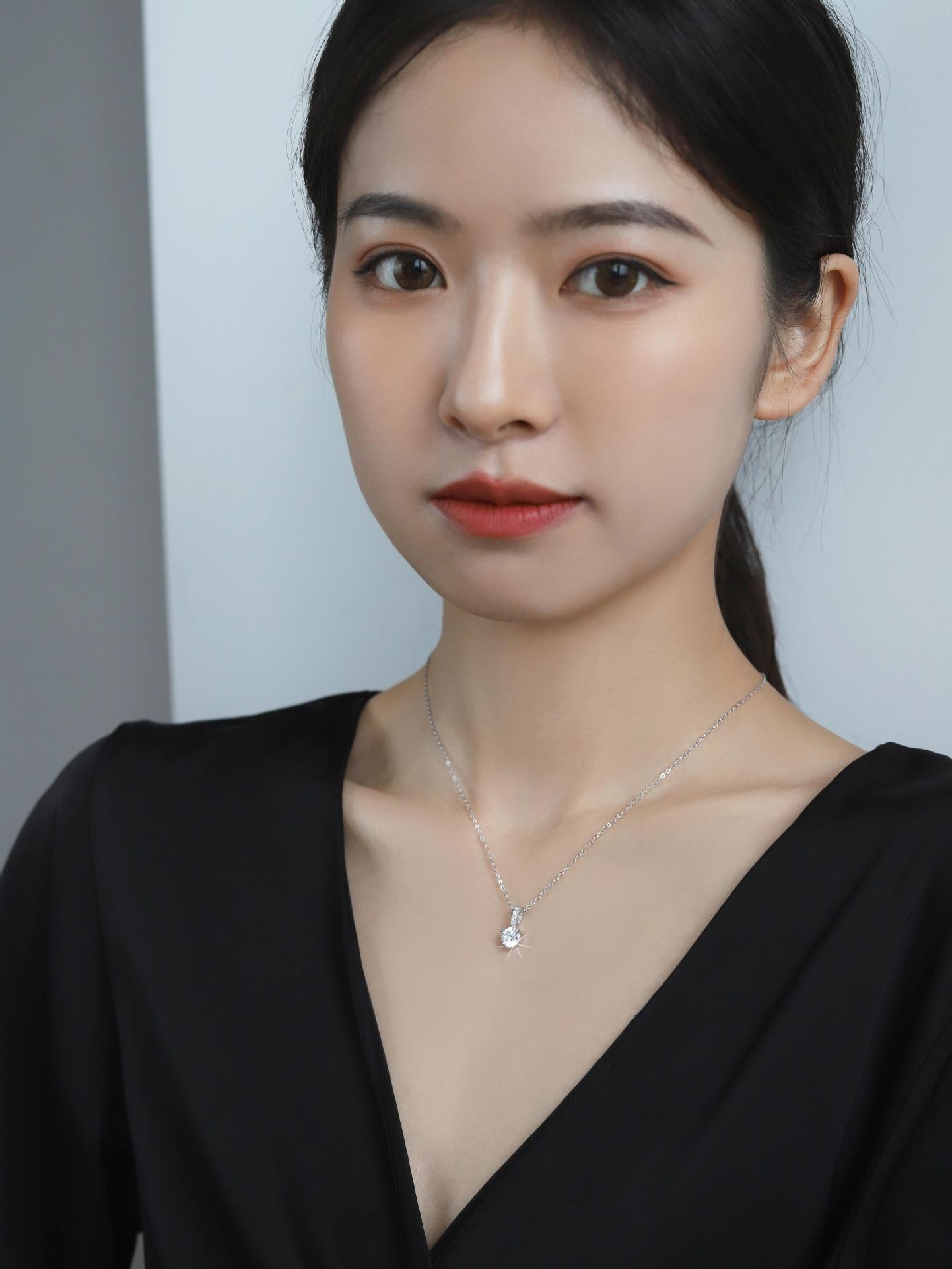 Live Cross-Border Hot-Selling Moissanite Necklace Elegant Versatile Light Luxury High-End Feel Women's S925 Sterling Silver Collarbone Chain