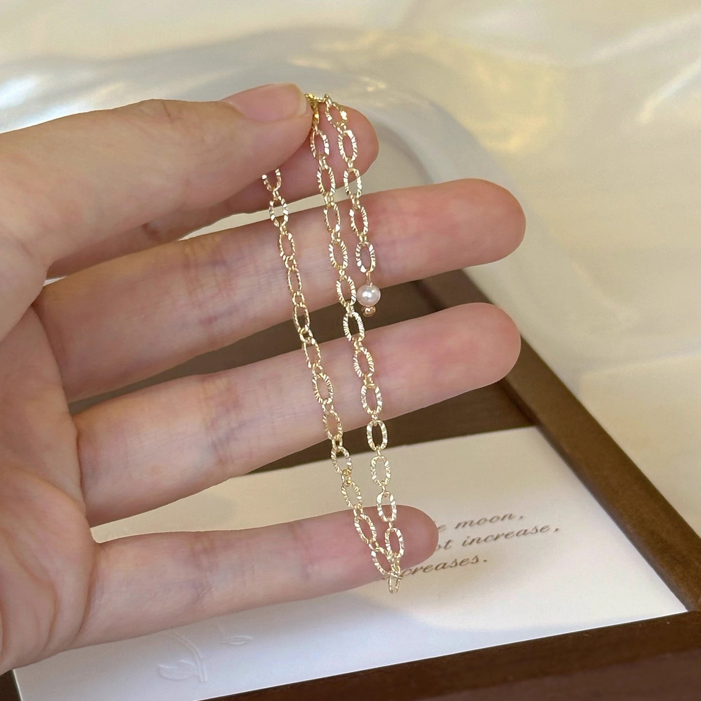 Plain Circle Sparkling Lace Pearl Bracelet for Women