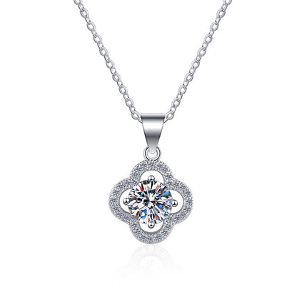 Source 925 Sterling Silver Clavicle Chain Women's Four-Leaf Clover Fashion 1 Carat Moissanite Pendant Necklace