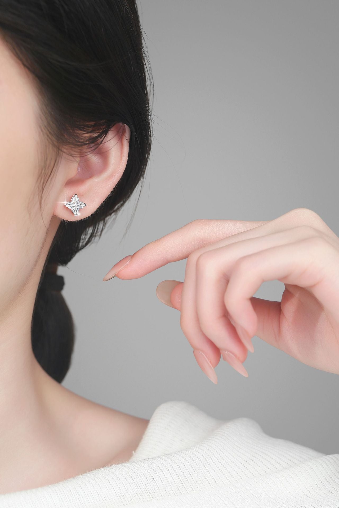 Four-leaf Clover Earrings High-end Sense of Flower-shaped Irregular lv Star Moissanite Earrings s925 Sterling Silver Ear Jewelry