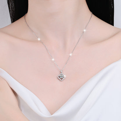 Source 925 Sterling Silver Clavicle Chain Women's Four-Leaf Clover Fashion 1 Carat Moissanite Pendant Necklace
