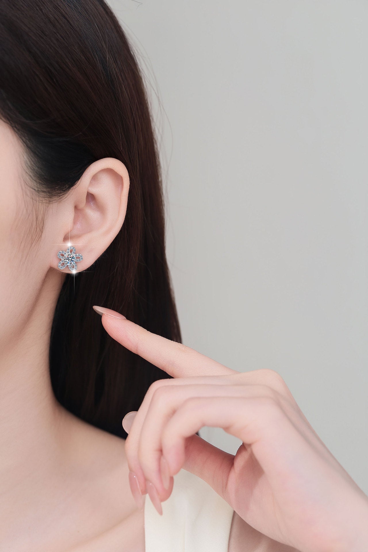 S925 Sterling Silver Earrings Floral Five-Leaf Clover Micro Pave Niche Design High-End Moissanite Women's Earrings