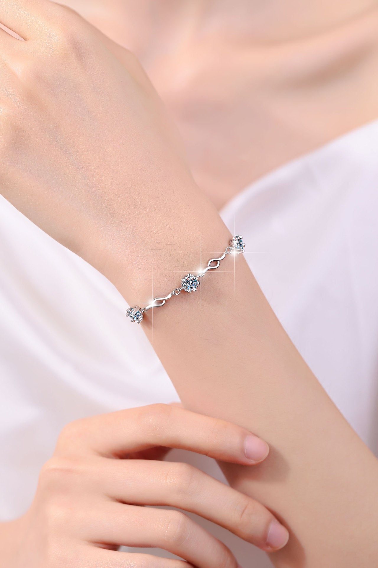 S925 Sterling Silver Bracelet for Women Fashionable High-end Six-claw Snowflake Pendant Korean Style Bangle