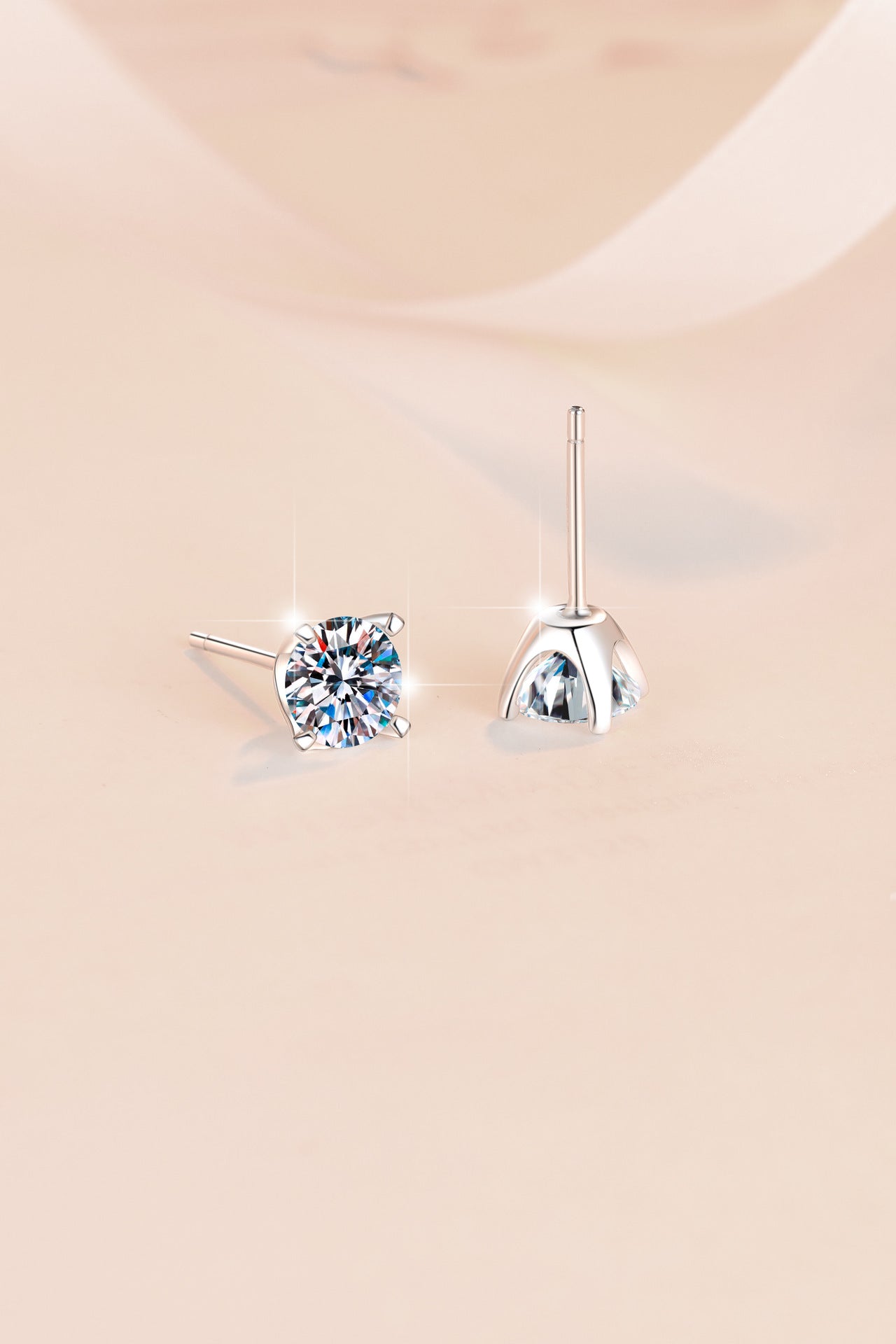 New S925 Sterling Silver Earrings Four-Prong Fashion Simple Jewelry  High-End Jewelry Wholesale Moissanite Earrings for Women