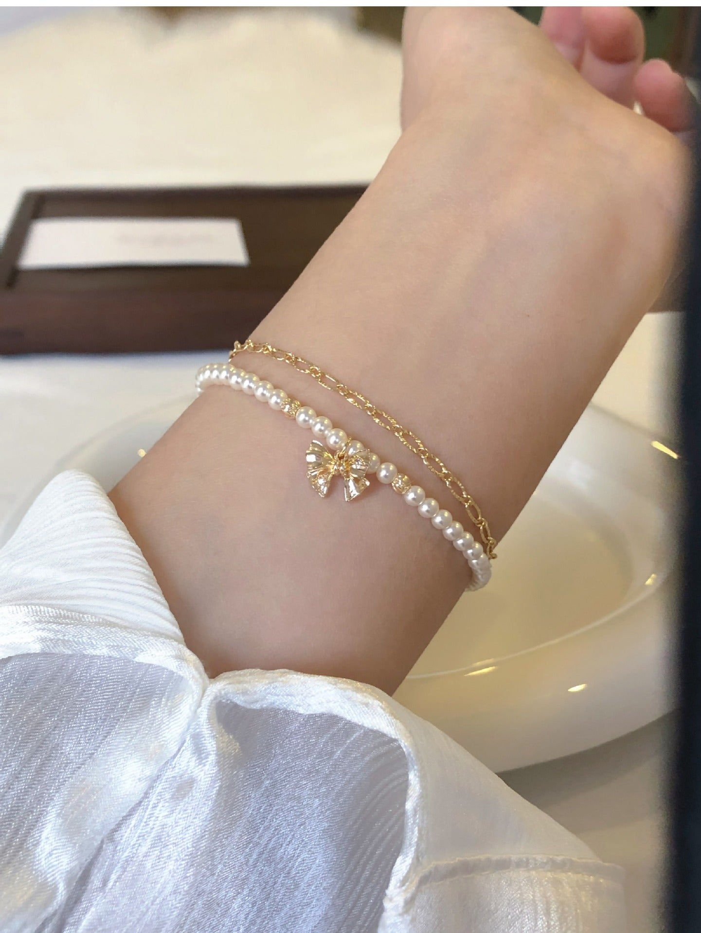 Plain Circle Sparkling Lace Pearl Bracelet for Women