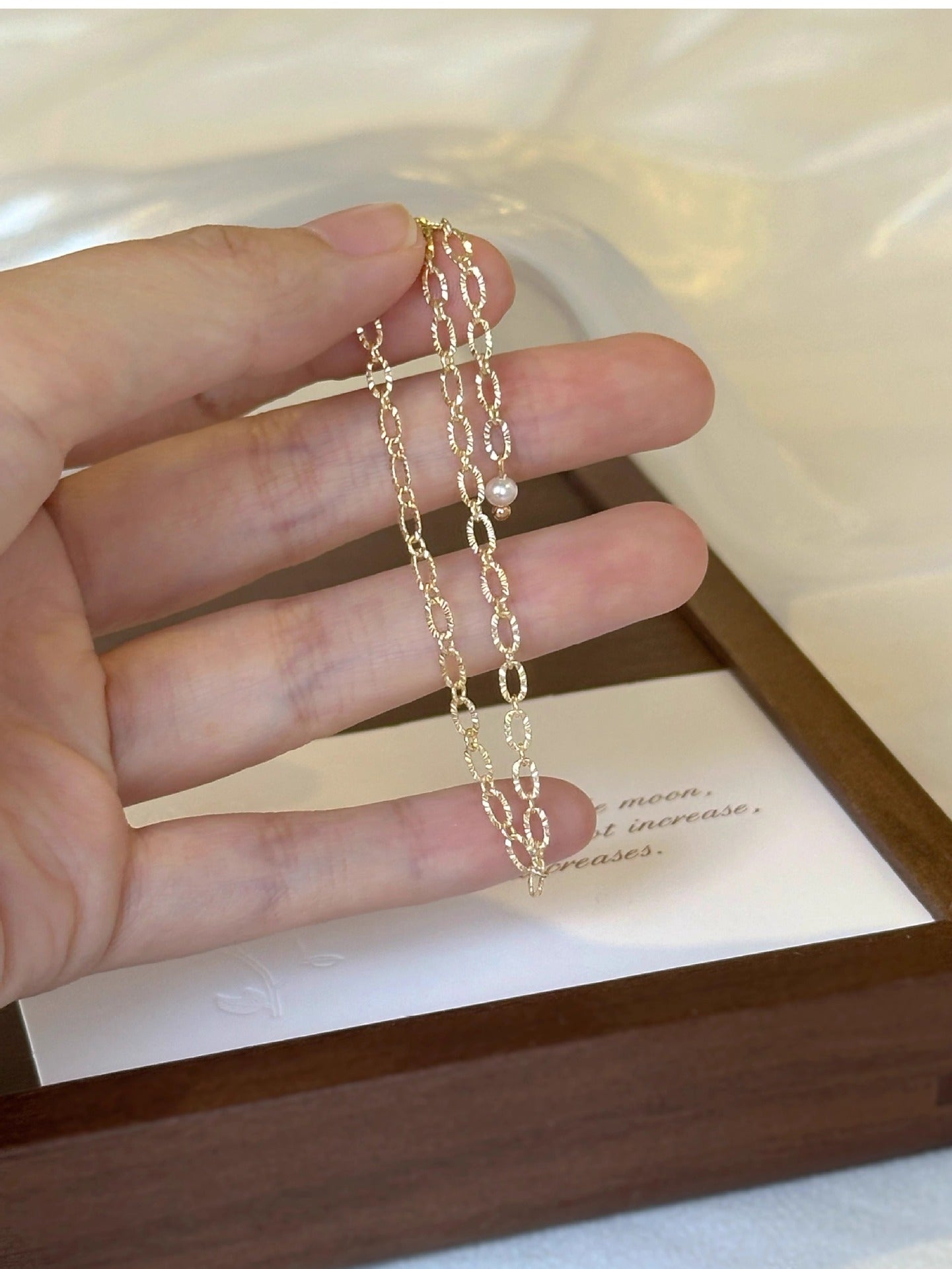 Plain Circle Sparkling Lace Pearl Bracelet for Women
