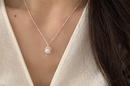 Pearl Shell Necklace for Women, Light Luxury