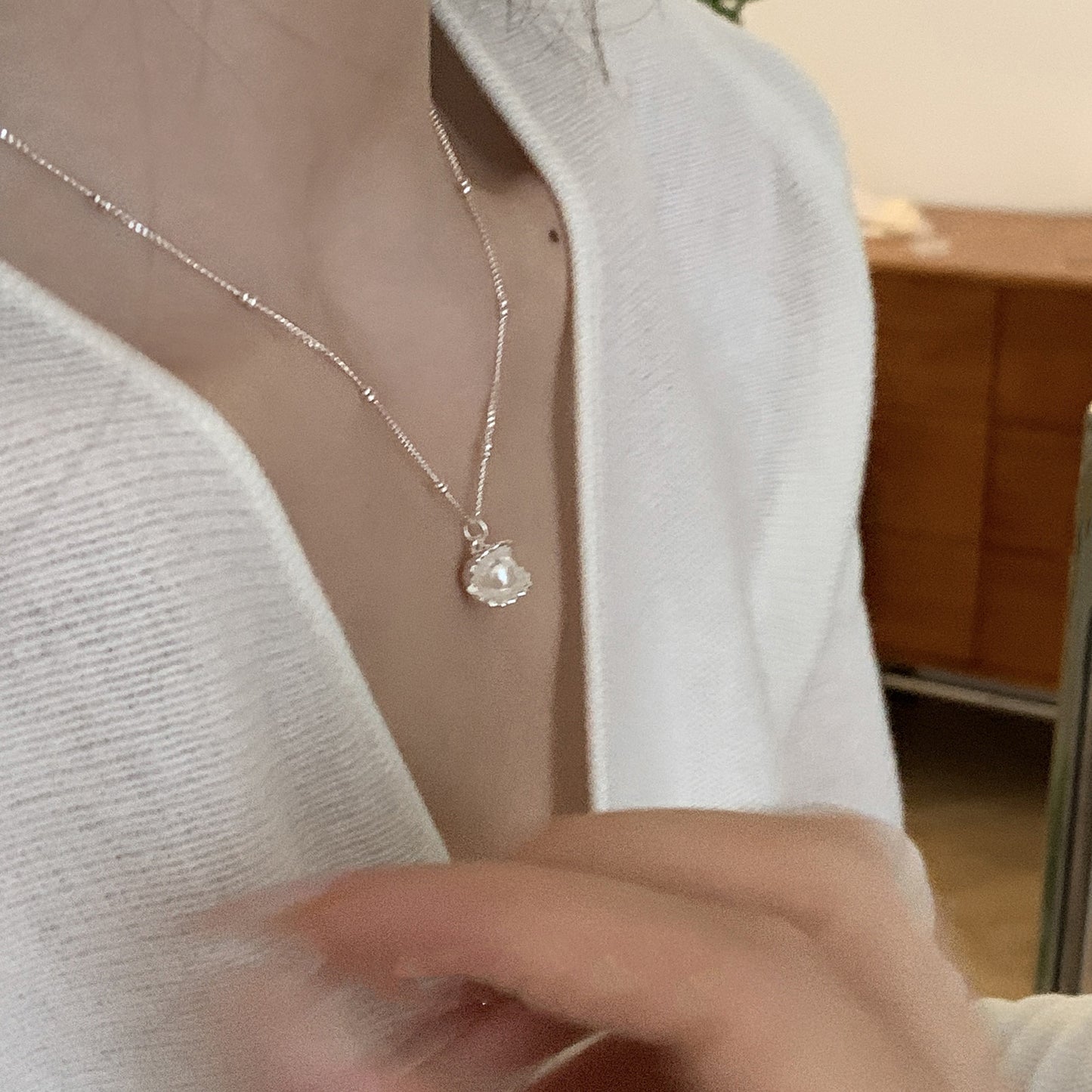 Pearl Shell Necklace for Women, Light Luxury