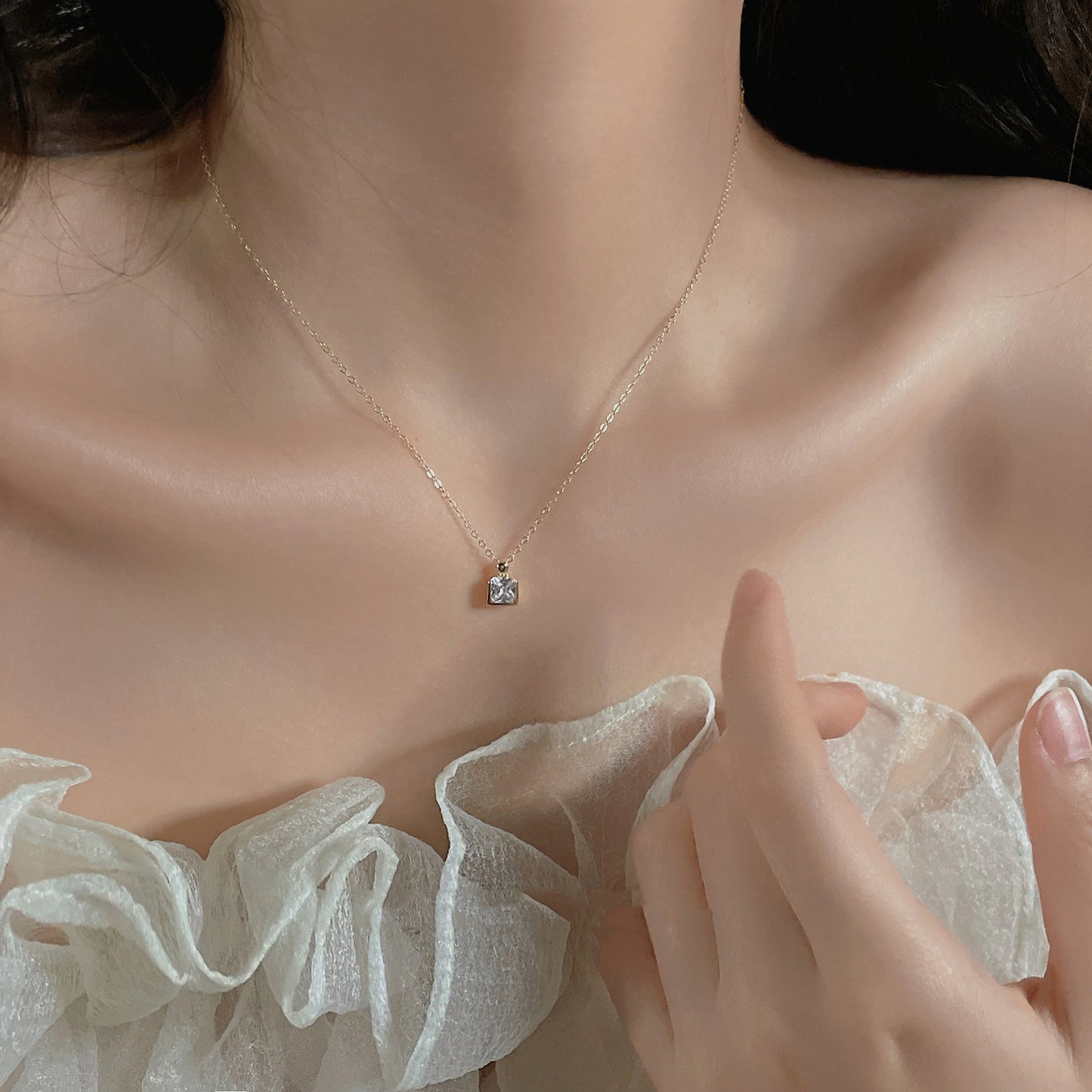 Single Zircon Perfume Bottle Necklace for Women