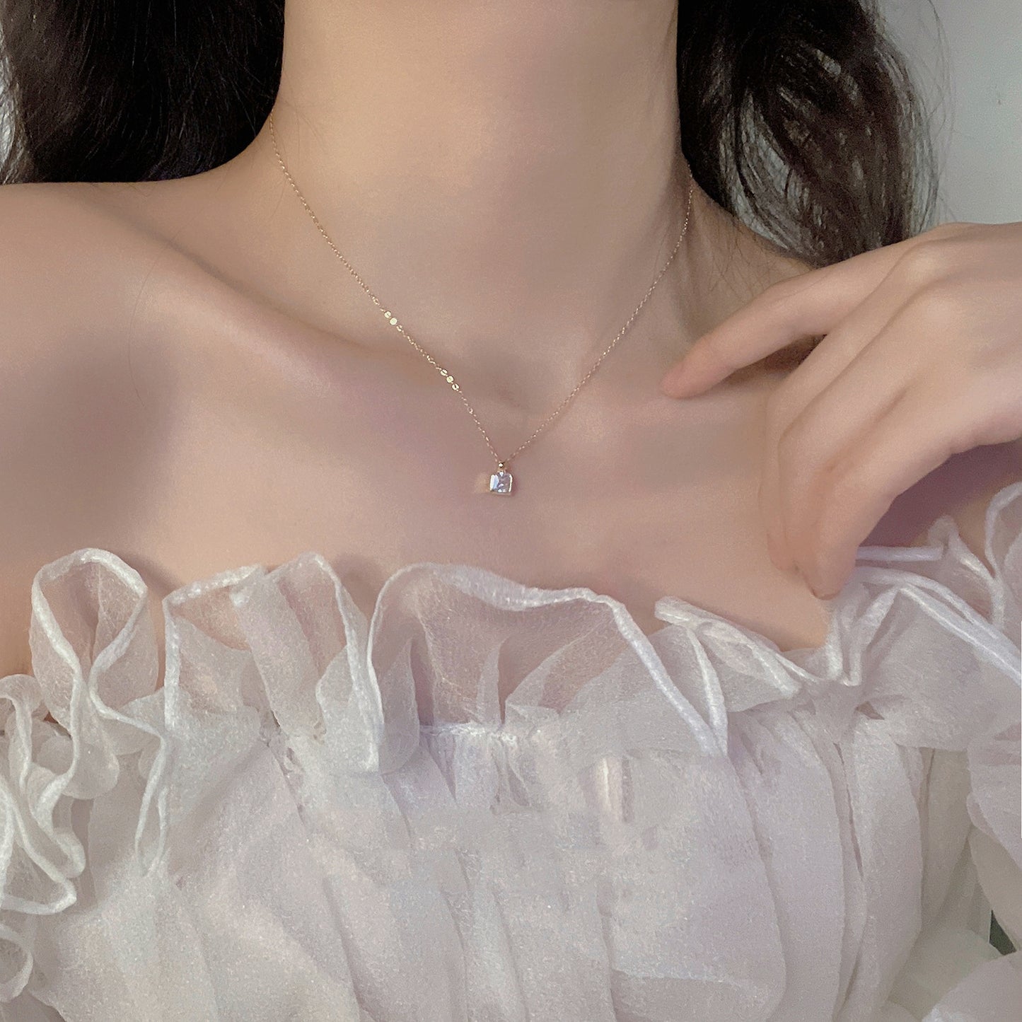Single Zircon Perfume Bottle Necklace for Women