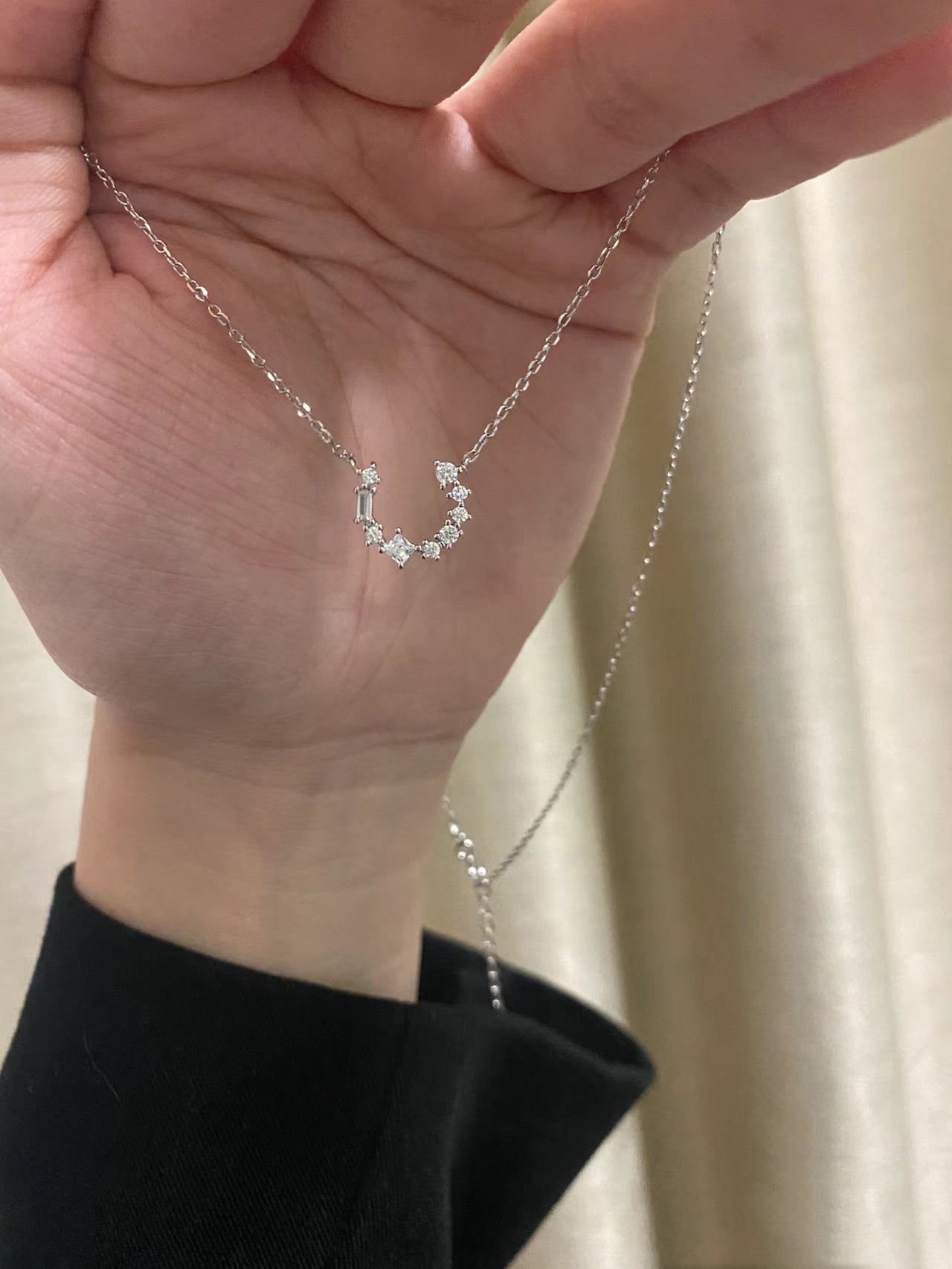 U-shaped Horseshoe Buckle Necklace for Women