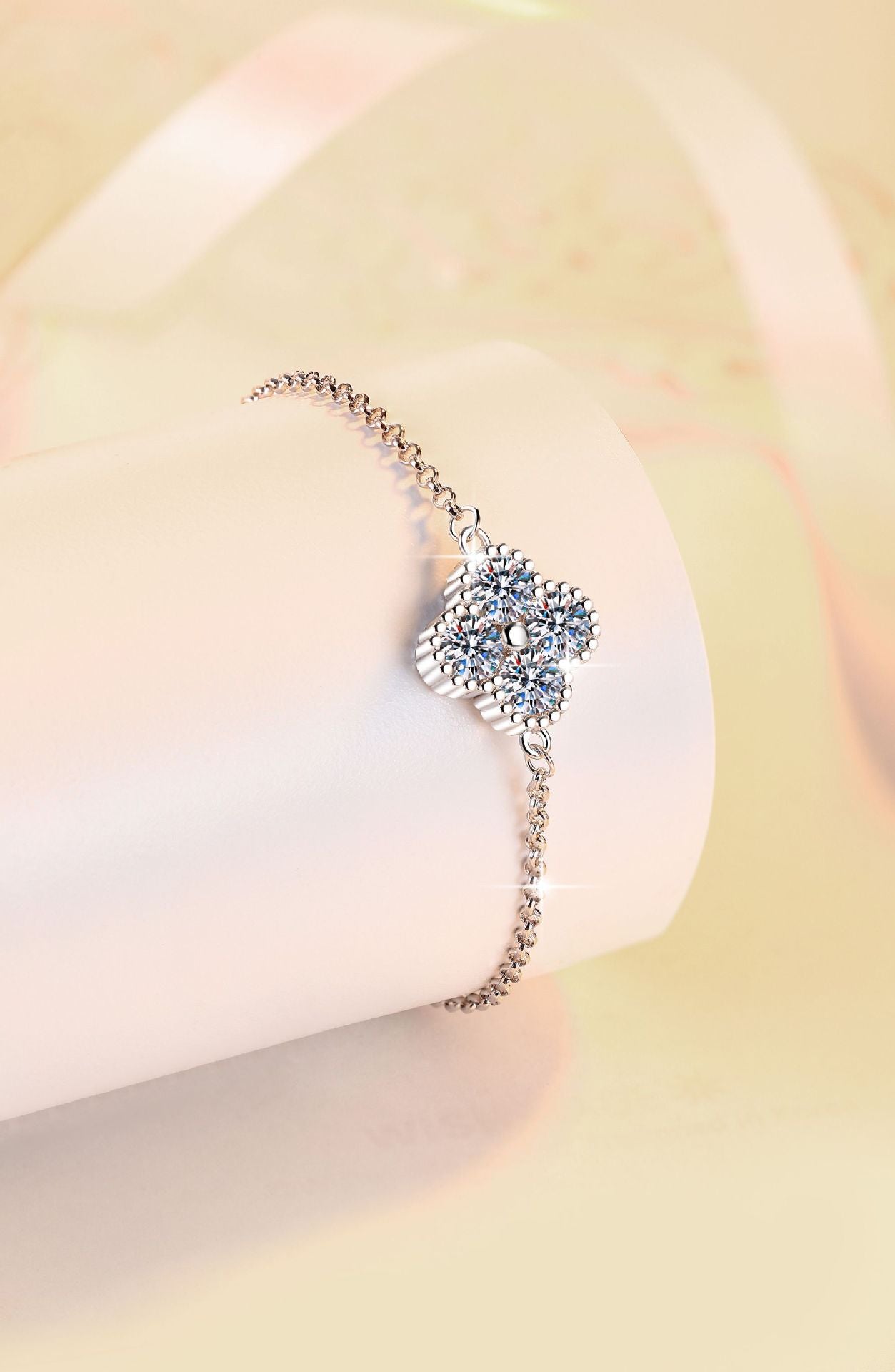 Four-leaf Clover Bracelet Korean Fashion European and American Hot-selling Moissanite Jewelry High-end S925 Silver Jewelry Wholesale Cross-border