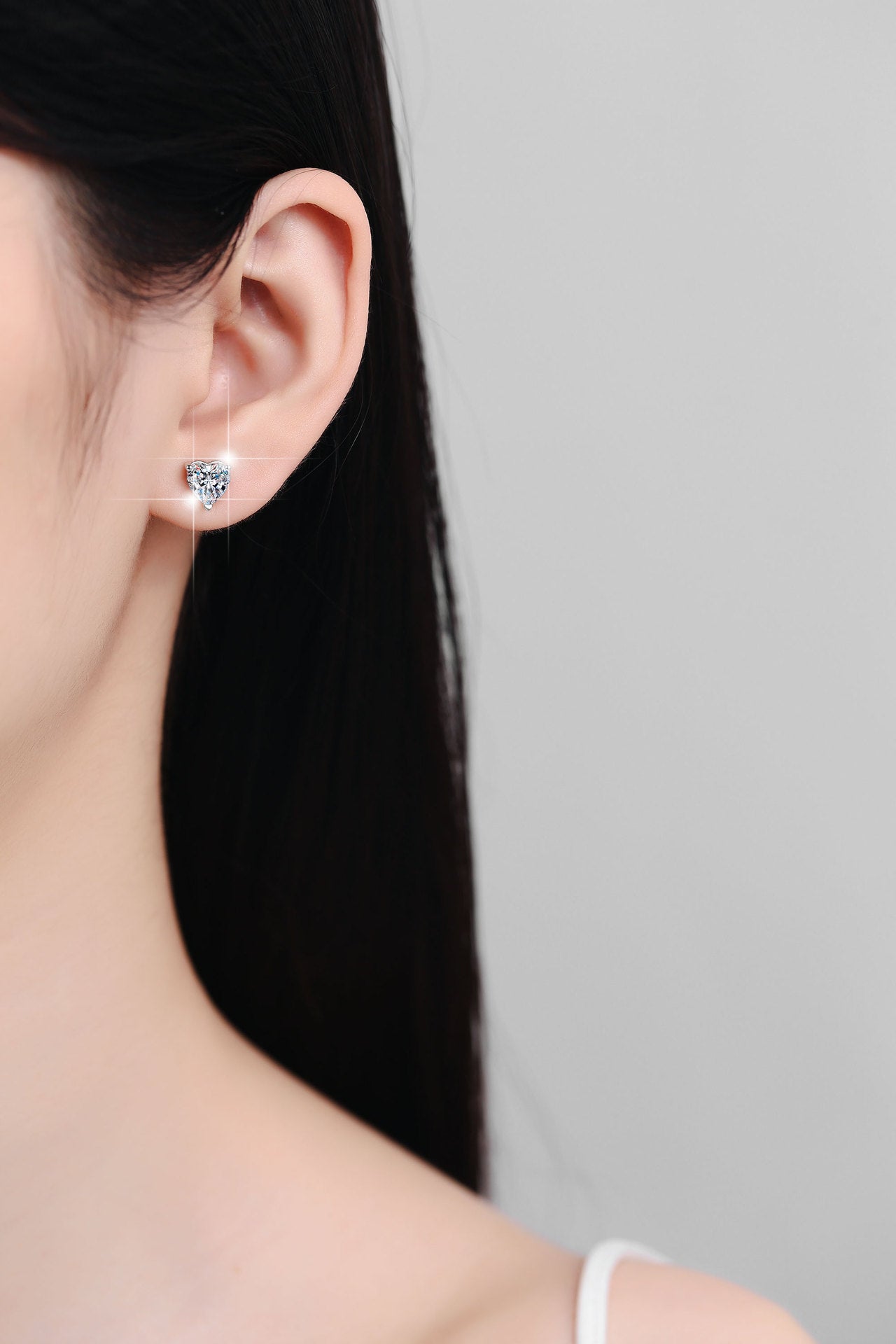 S925 Sterling Silver Earrings for Women Fashion Heart-Shaped Screw Thread Earrings One Carat Moissanite Jewelry