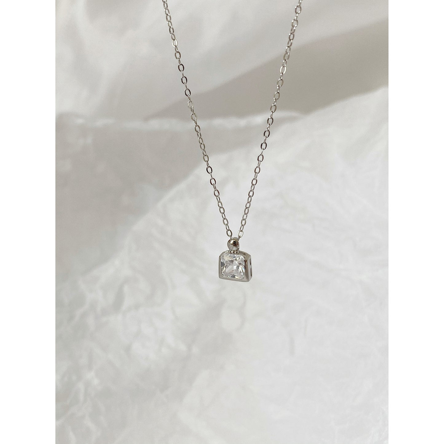 Single Zircon Perfume Bottle Necklace for Women