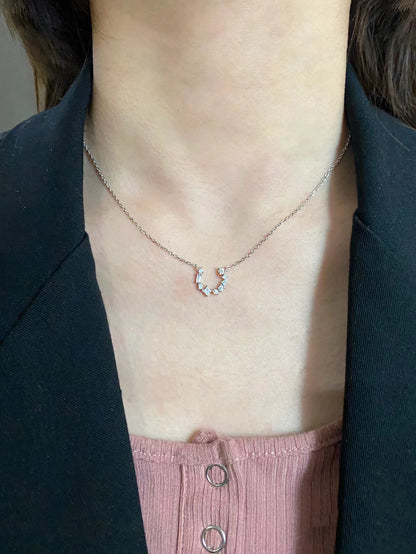 U-shaped Horseshoe Buckle Necklace for Women